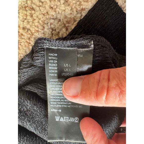 ANTHROPOLOGIE Crinkle Crepe Top, V-neck; long sleeve, stretchy Black, size LG - Picture 3 of 10